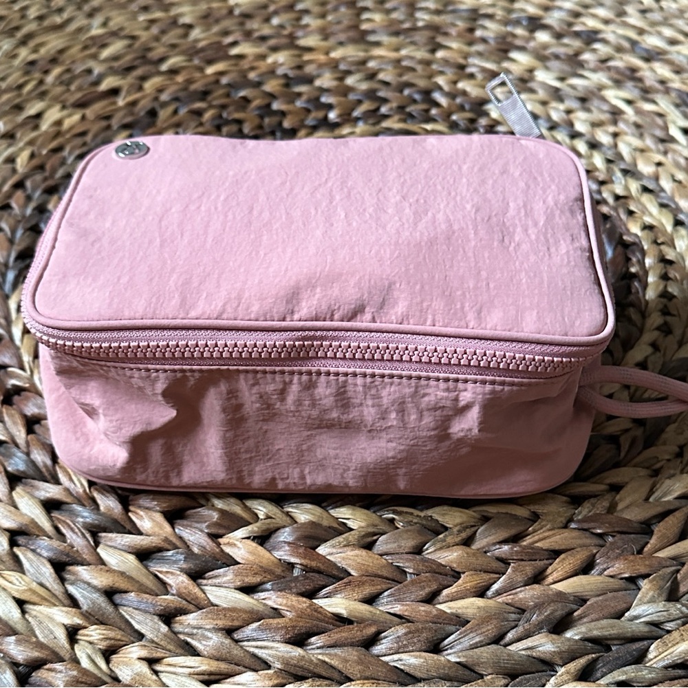 Lululemon Small Things Count Kit makeup bag